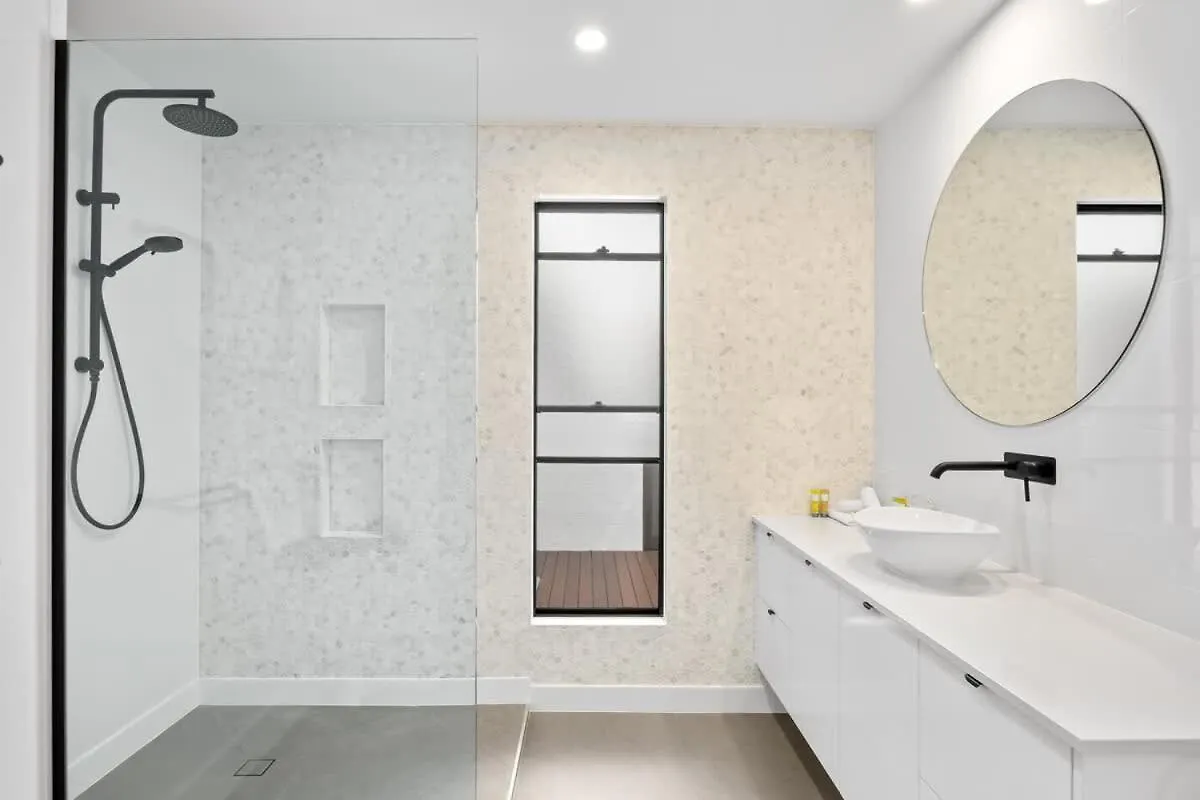 Waves Retreat - Coastal Style Home Near Warana Beach Parrearra 0*,  Australien
