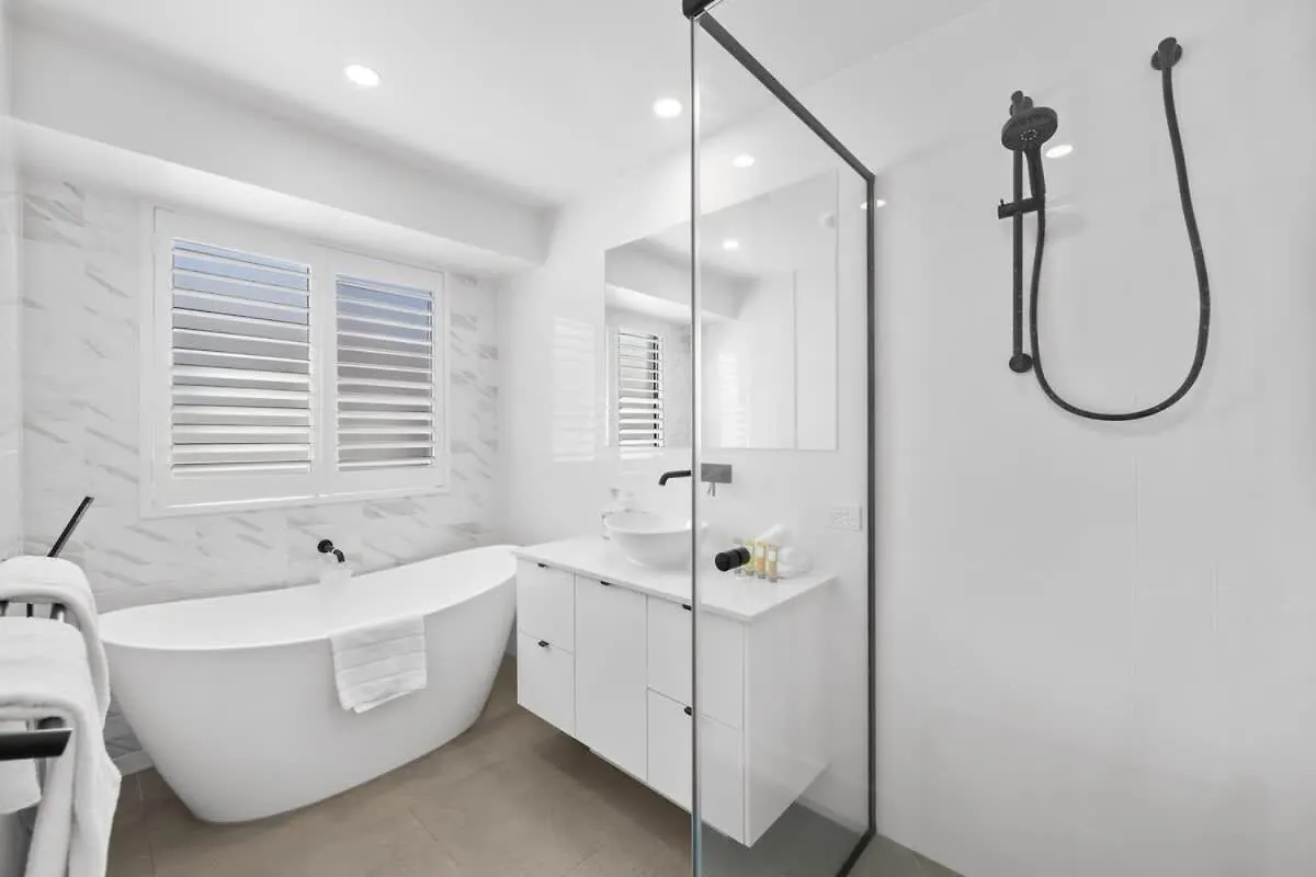 Waves Retreat - Coastal Style Home Near Warana Beach Parrearra 0*,  Australia
