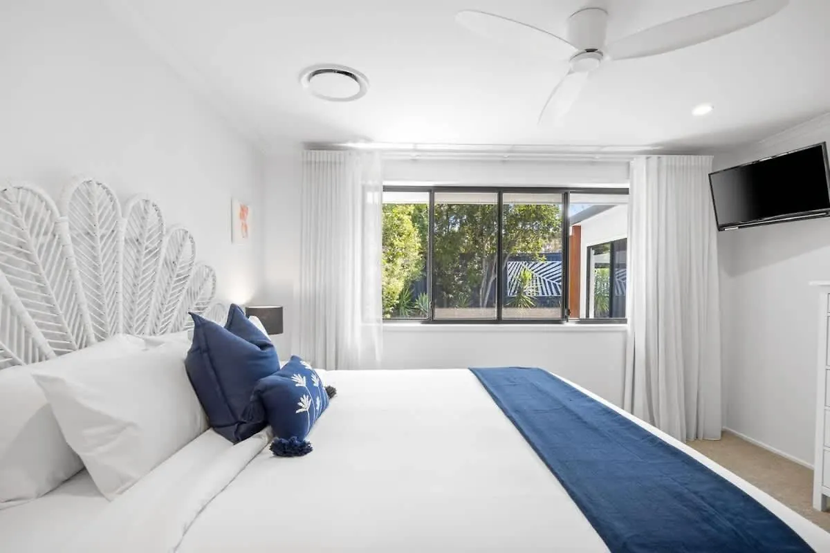 Waves Retreat - Coastal Style Home Near Warana Beach Parrearra 0*,