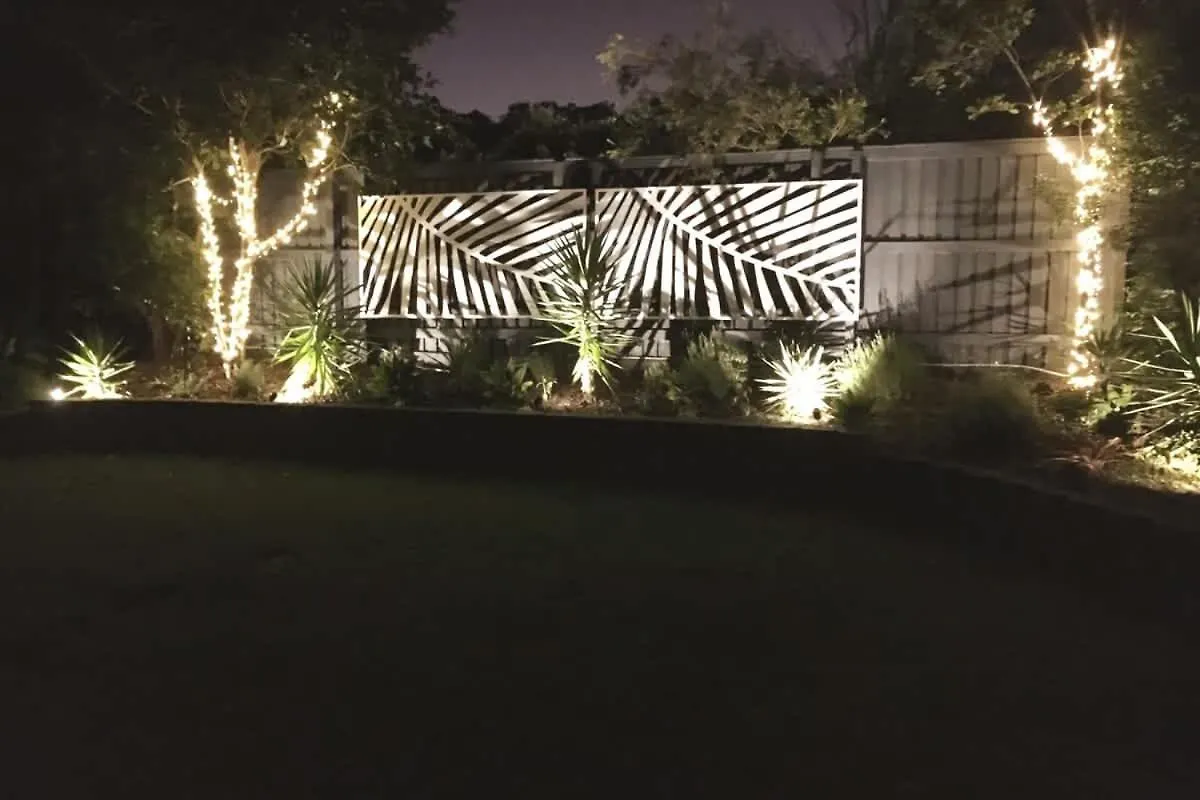 Waves Retreat - Coastal Style Home Near Warana Beach Parrearra Holiday home