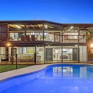 Oceanic Drive 78 Warana Holiday home