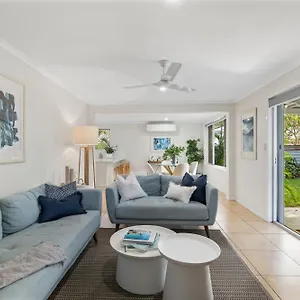 Sunshine Coast Beach House - 2 Mins Walk To Beach Holiday home